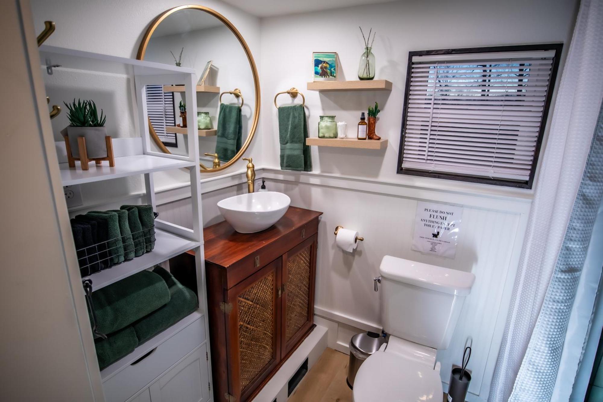 Unique Tiny Home Minutes From Downtown 엘렌스버그 외부 사진