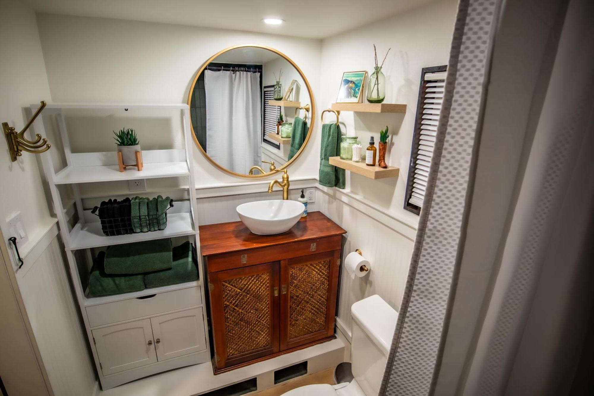 Unique Tiny Home Minutes From Downtown 엘렌스버그 외부 사진