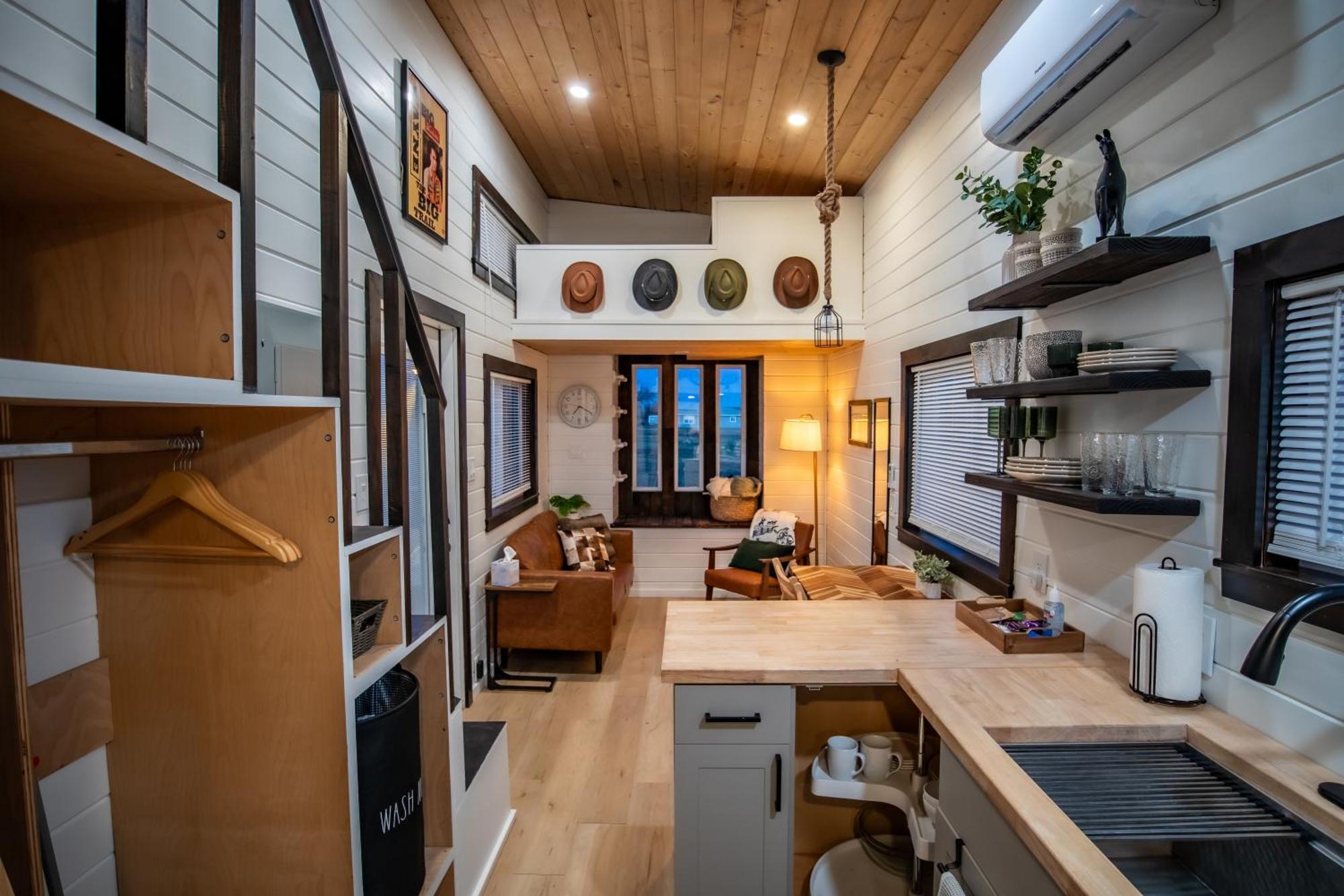 Unique Tiny Home Minutes From Downtown 엘렌스버그 외부 사진